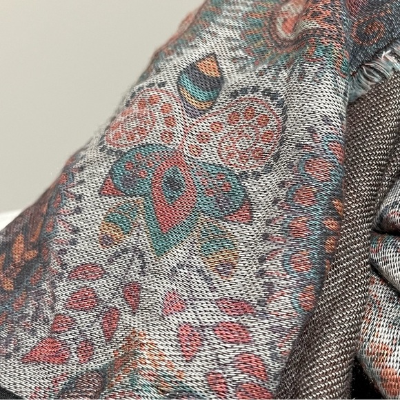 Hörst Double Sided Floral and Paisley Pattern Wrap Around Scarf - Picture 7 of 11
